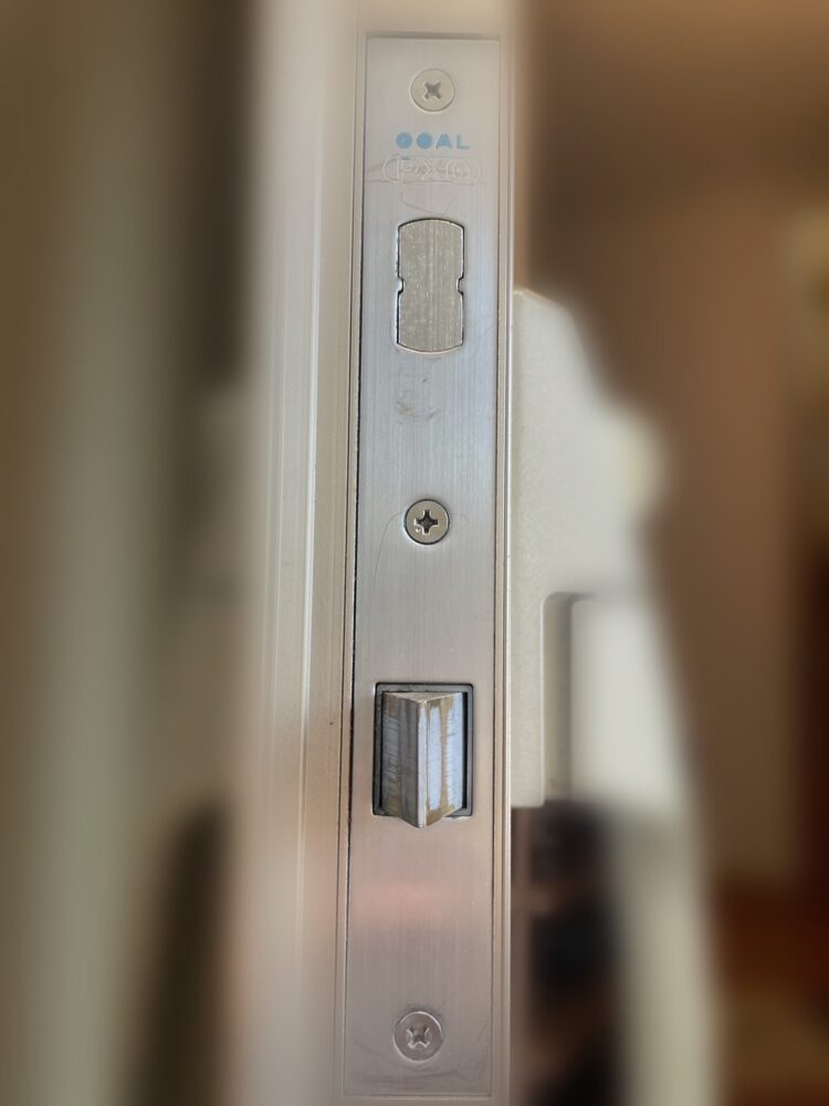 立山アルミ　CAPIOS　上部錠ケース交換前