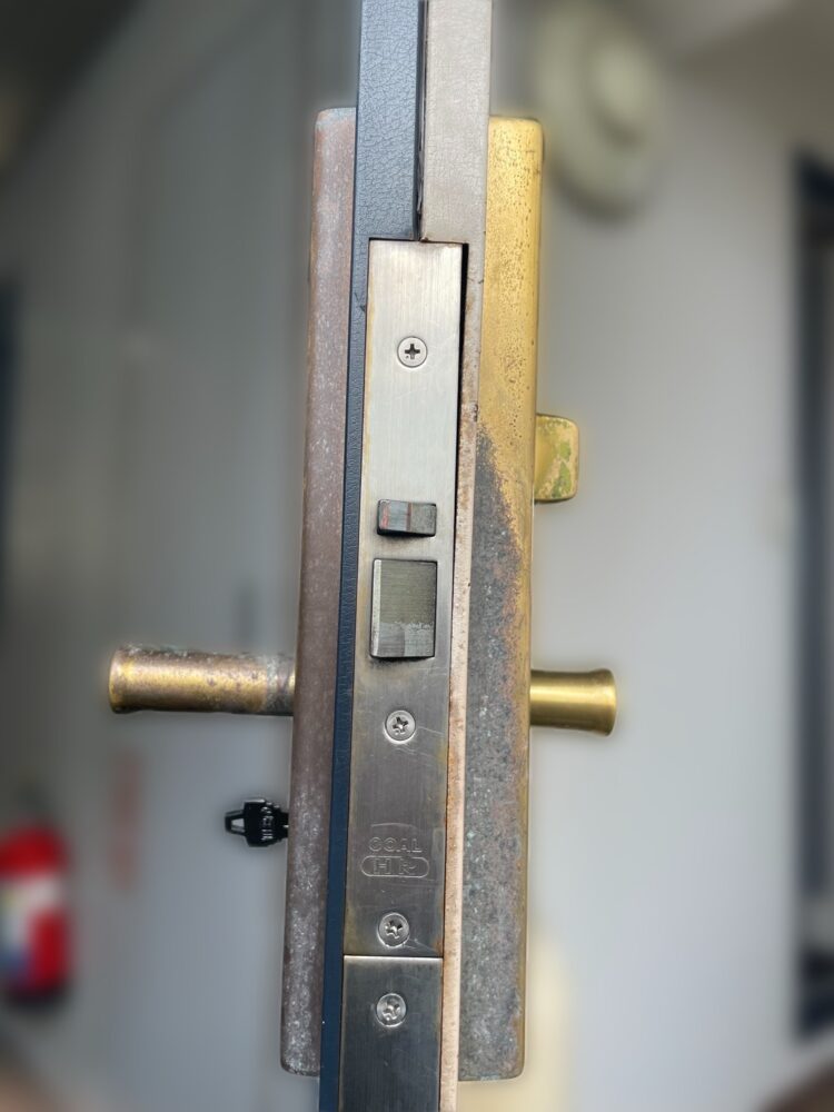 HR　側面刻印